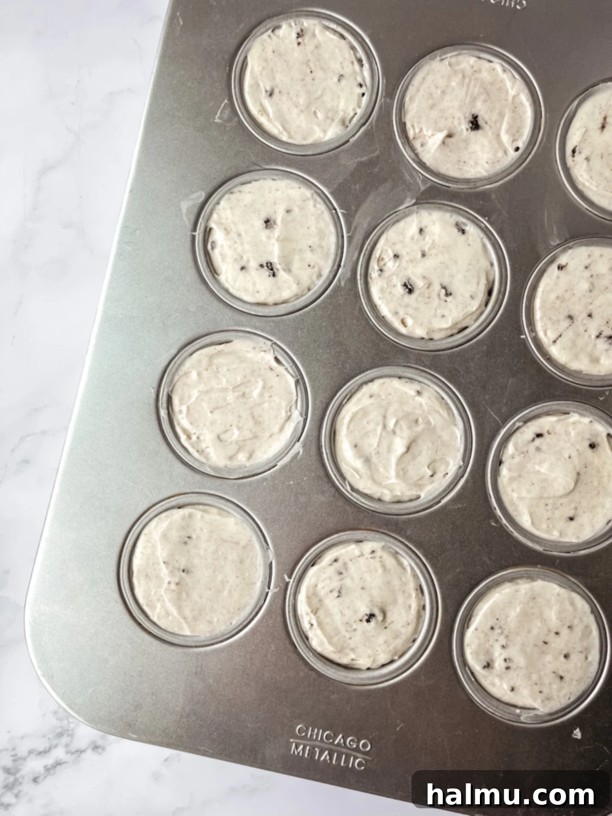 Mini cheesecake pan with removable bottoms