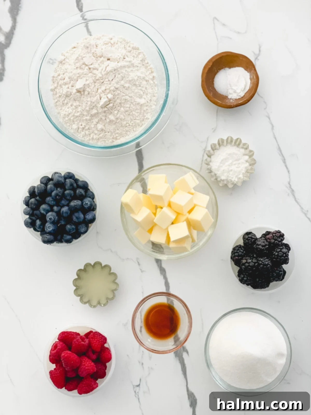 Sweet Berry Crumble Bars 6 A bowl of powdered sugar and a lemon, ingredients for the lemon glaze.